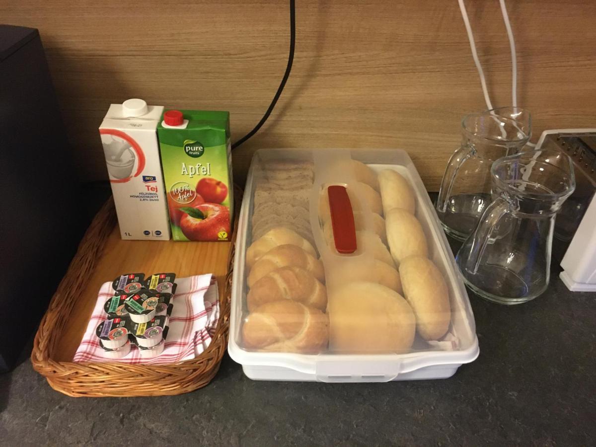 Toronyi Vendeghaz Hotell Exteriör bild