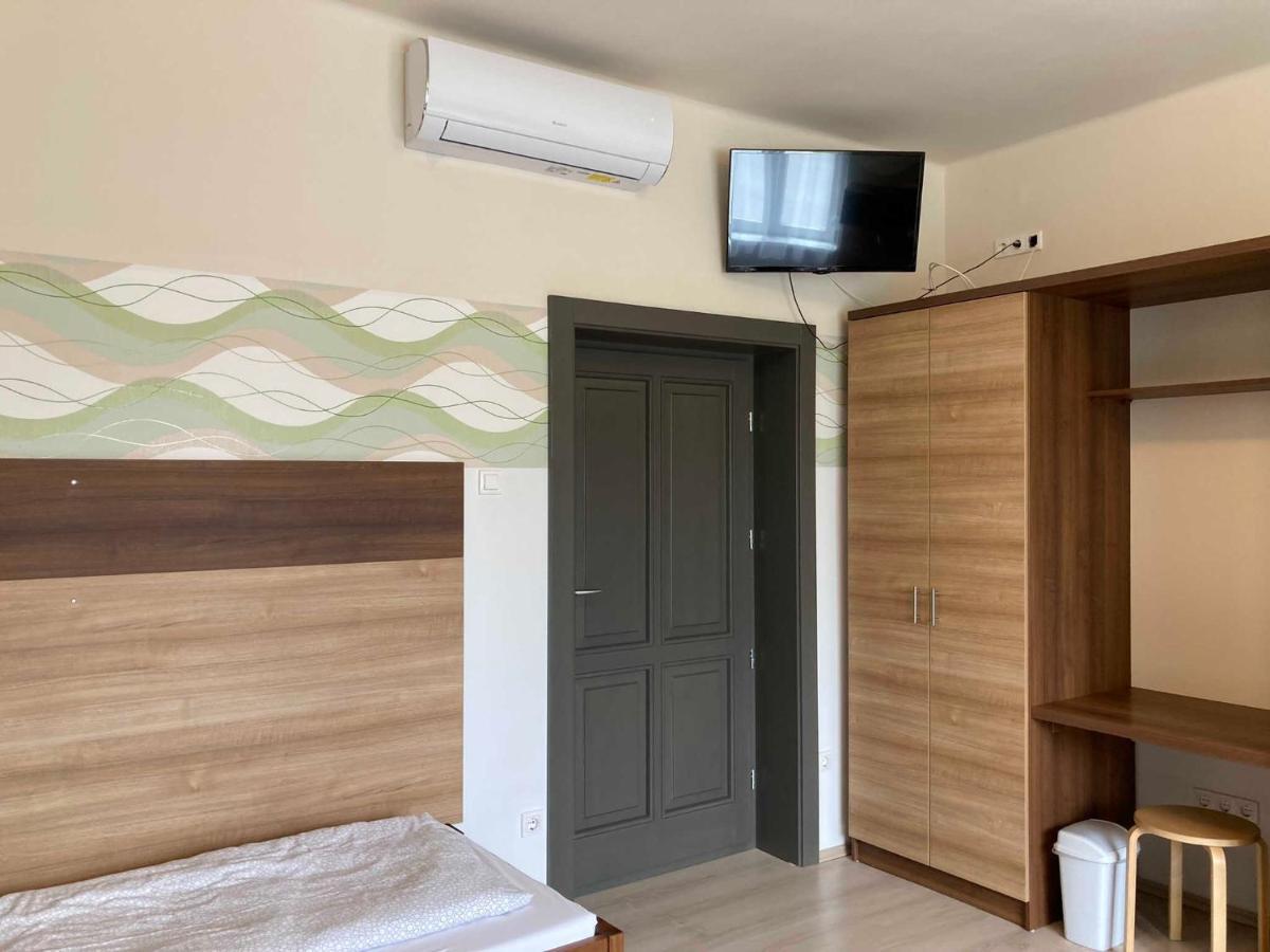 Toronyi Vendeghaz Hotell Exteriör bild