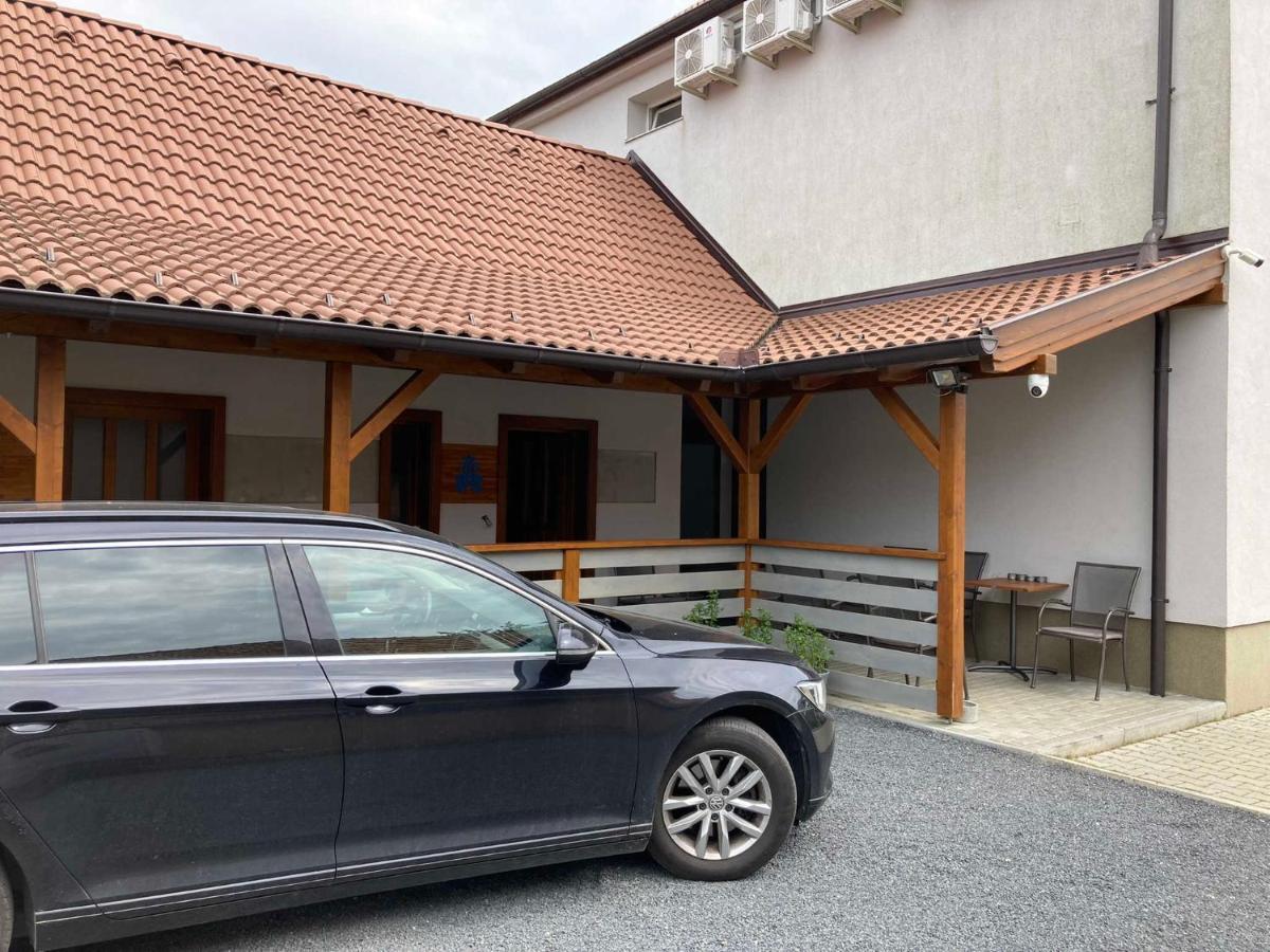 Toronyi Vendeghaz Hotell Exteriör bild