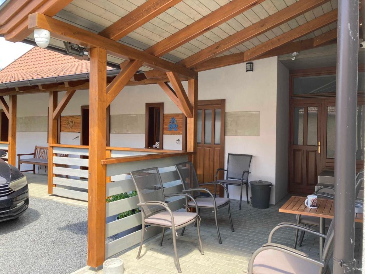 Toronyi Vendeghaz Hotell Exteriör bild