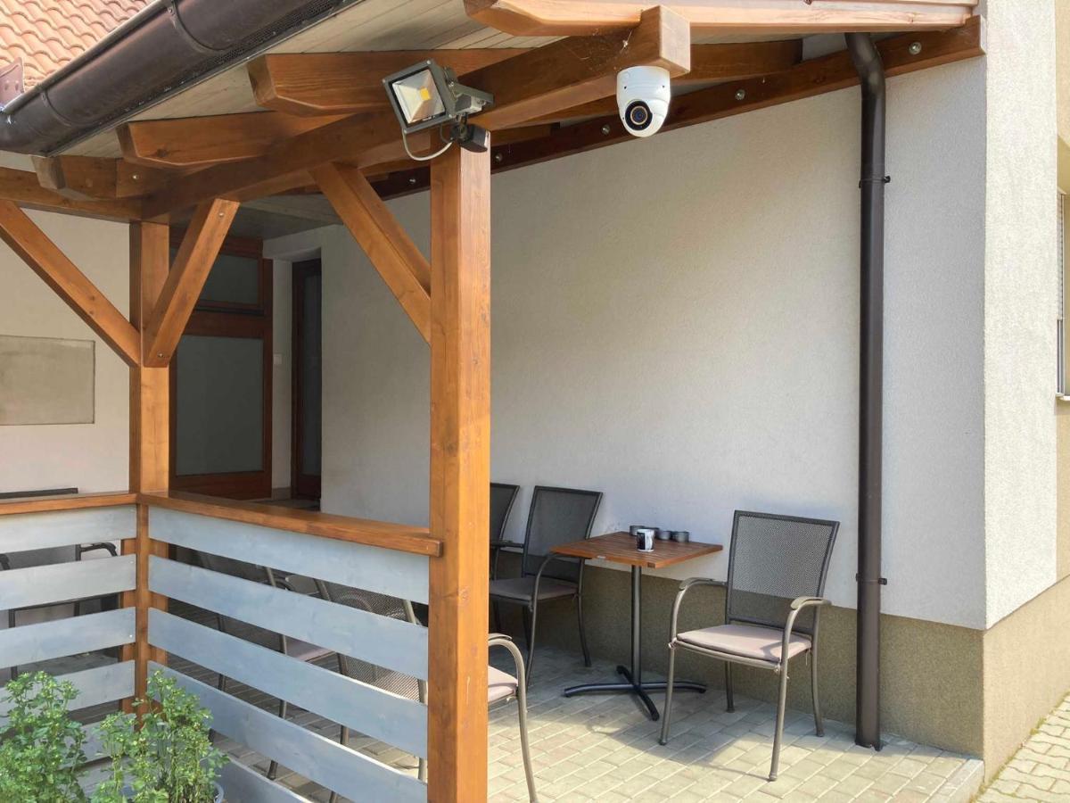 Toronyi Vendeghaz Hotell Exteriör bild