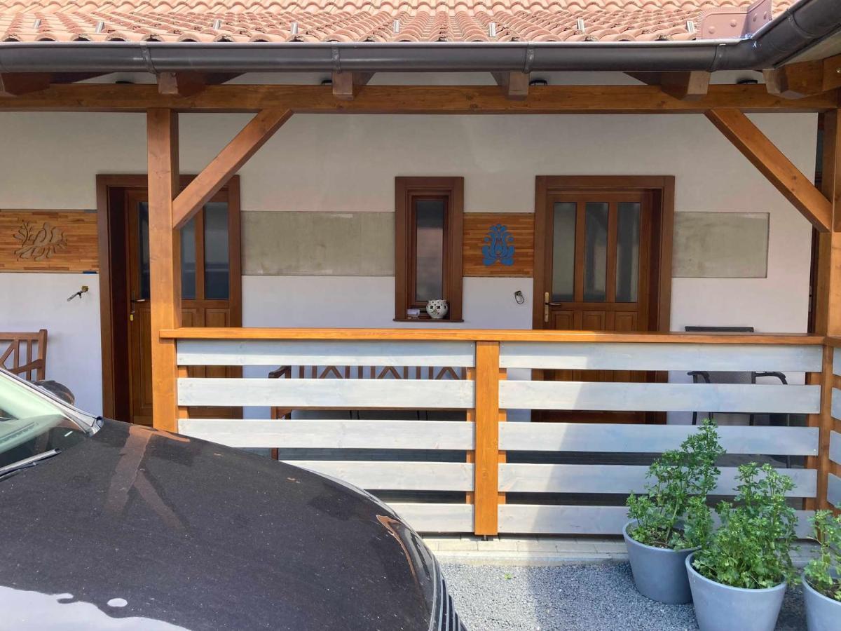 Toronyi Vendeghaz Hotell Exteriör bild