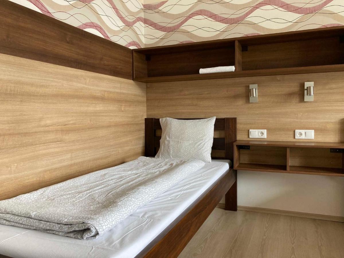 Toronyi Vendeghaz Hotell Exteriör bild