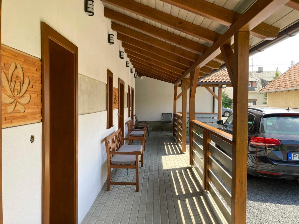 Toronyi Vendeghaz Hotell Exteriör bild
