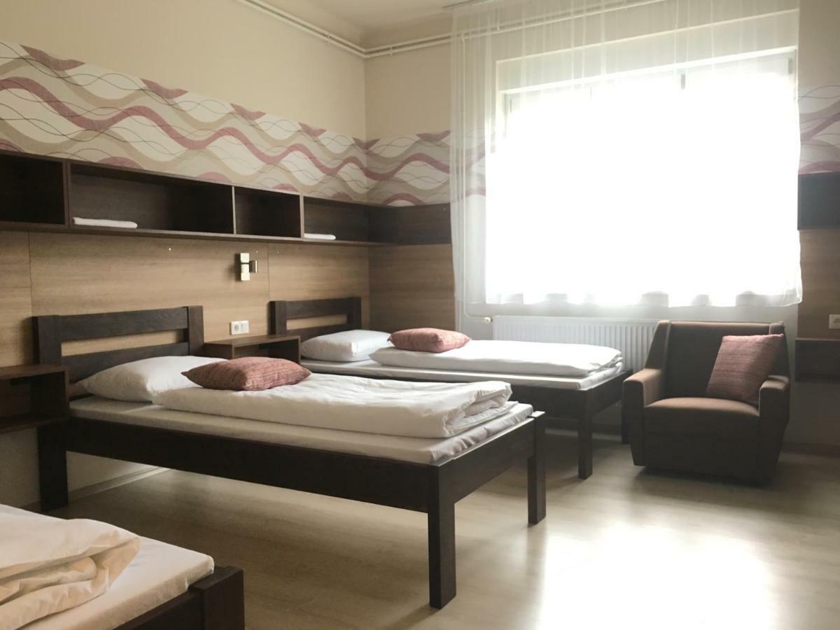 Toronyi Vendeghaz Hotell Exteriör bild