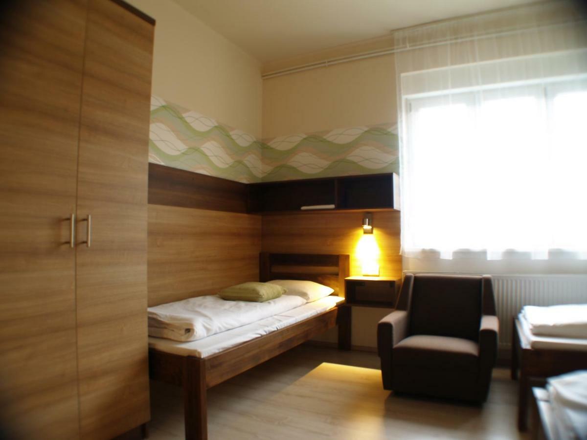 Toronyi Vendeghaz Hotell Exteriör bild