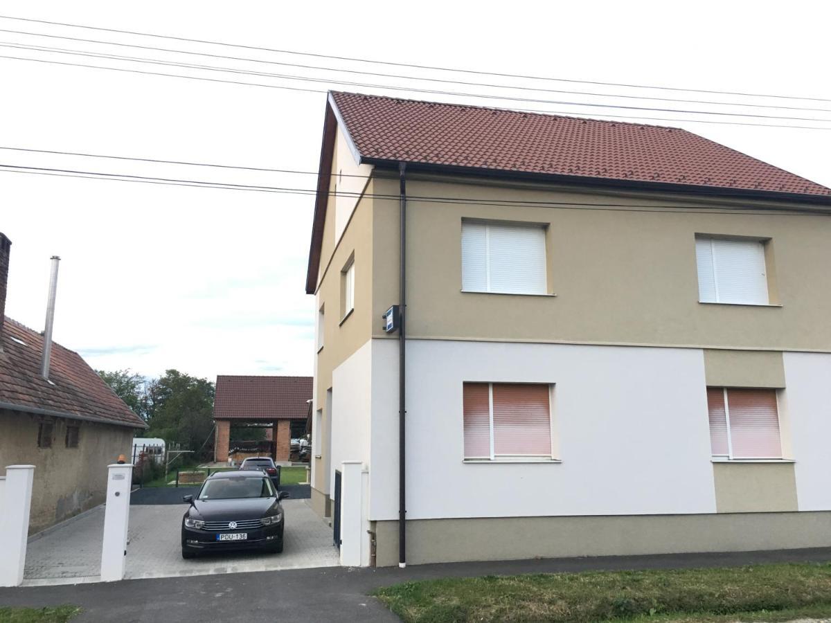 Toronyi Vendeghaz Hotell Exteriör bild