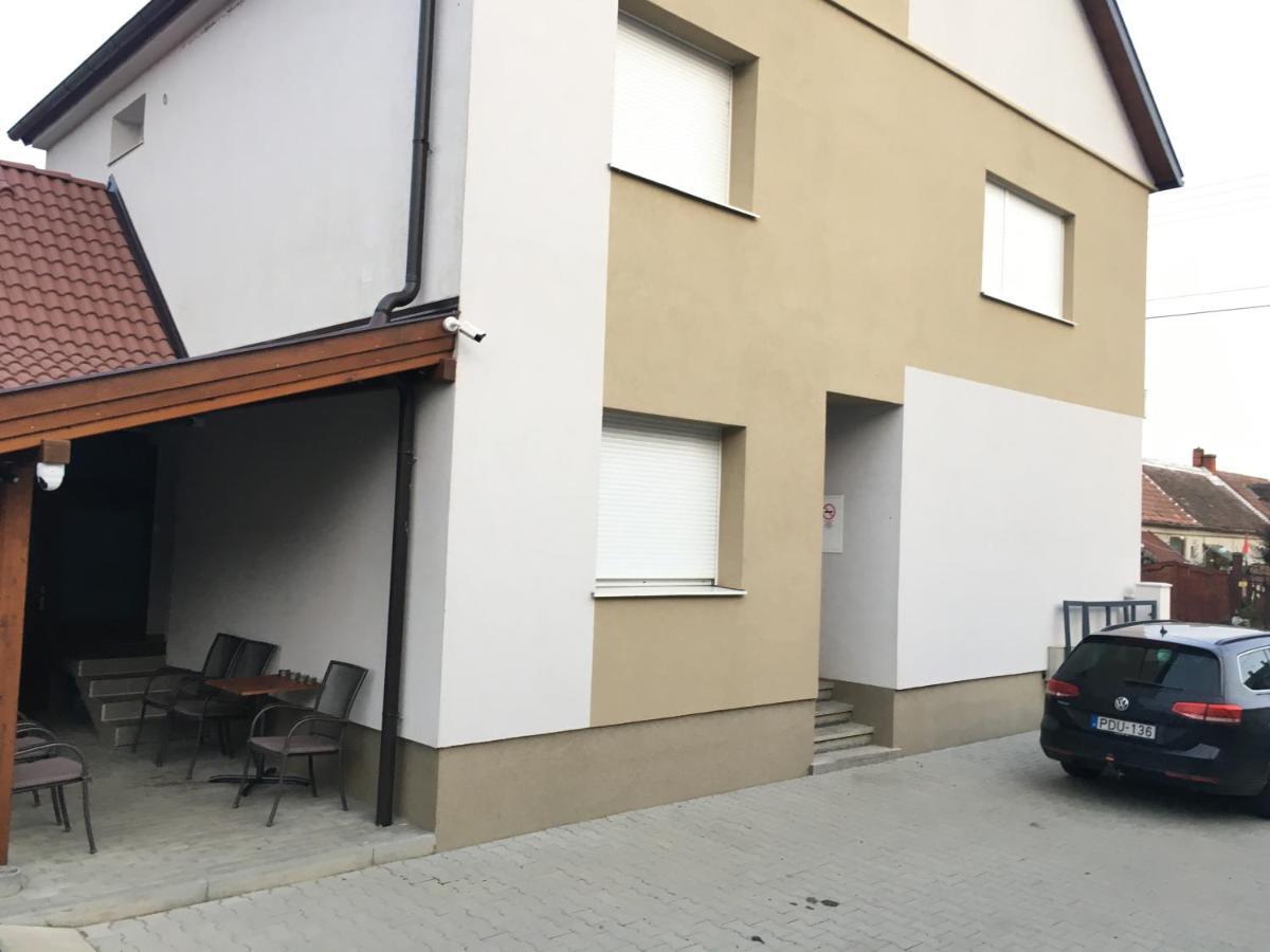 Toronyi Vendeghaz Hotell Exteriör bild