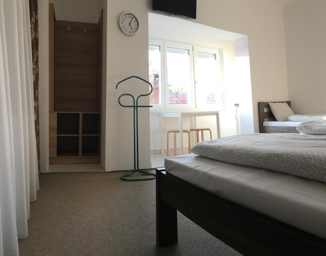 Toronyi Vendeghaz Hotell Exteriör bild